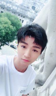 娱乐圈吃瓜王俊凯是谁,揭秘王俊凯的神秘吃瓜事迹